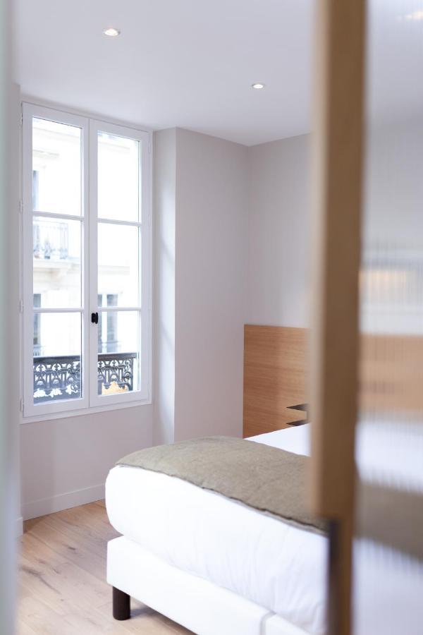 Tinah Paris, Champs Elysees Luaran gambar